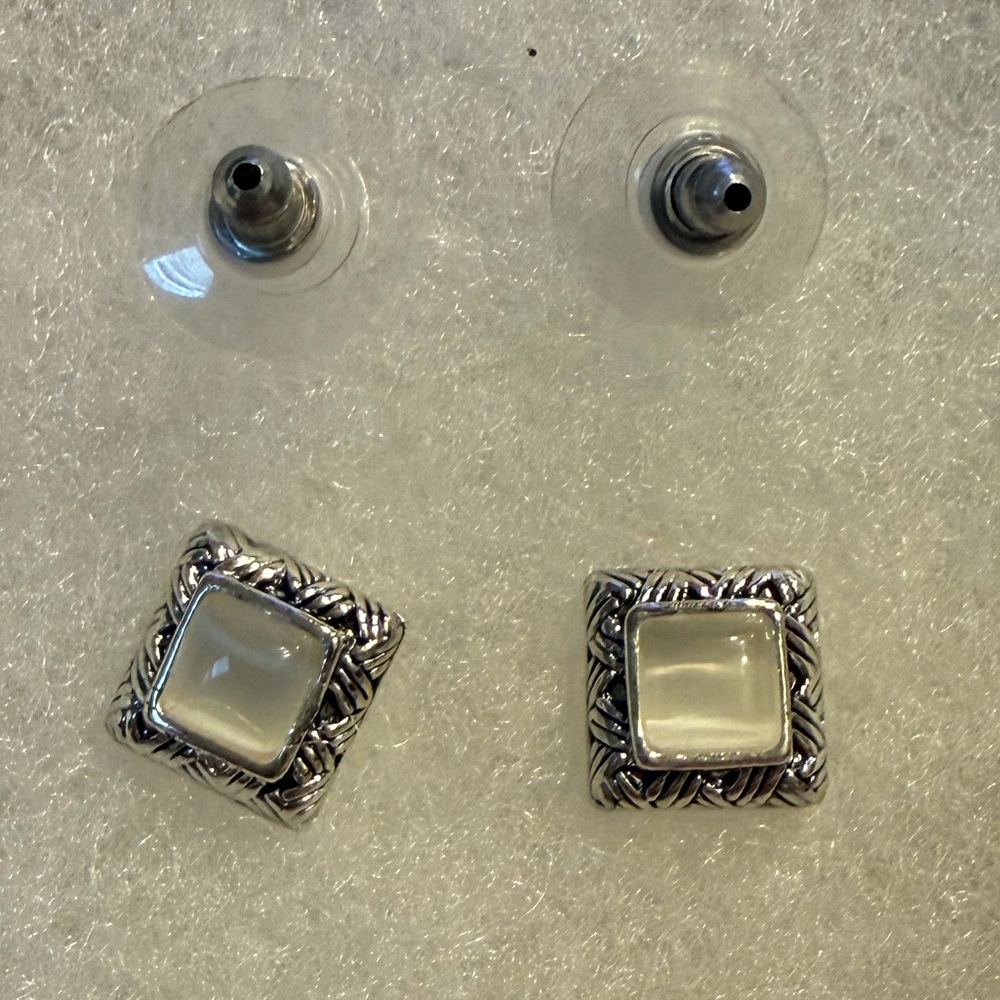 Elegant RMN Roman Company Silver Square Earrings with White Middle Stone